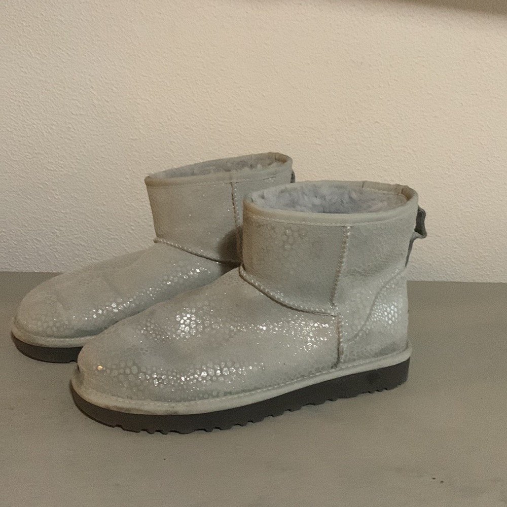 Ugg -Short Gray - image 4